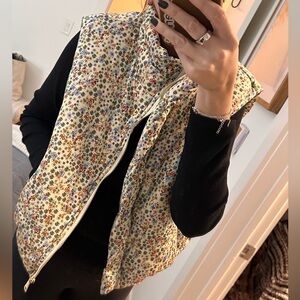 Deluc ditsy floral cropped puffer vest